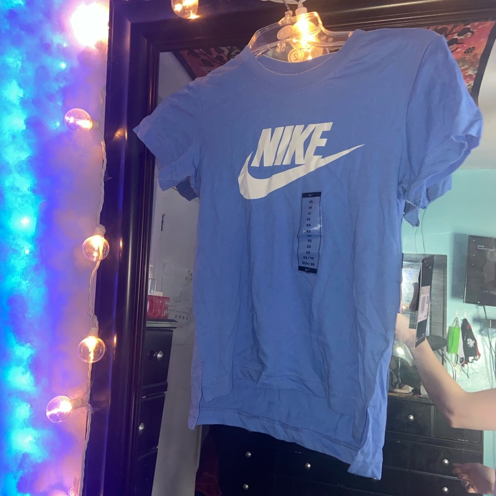 kids nike shirt
